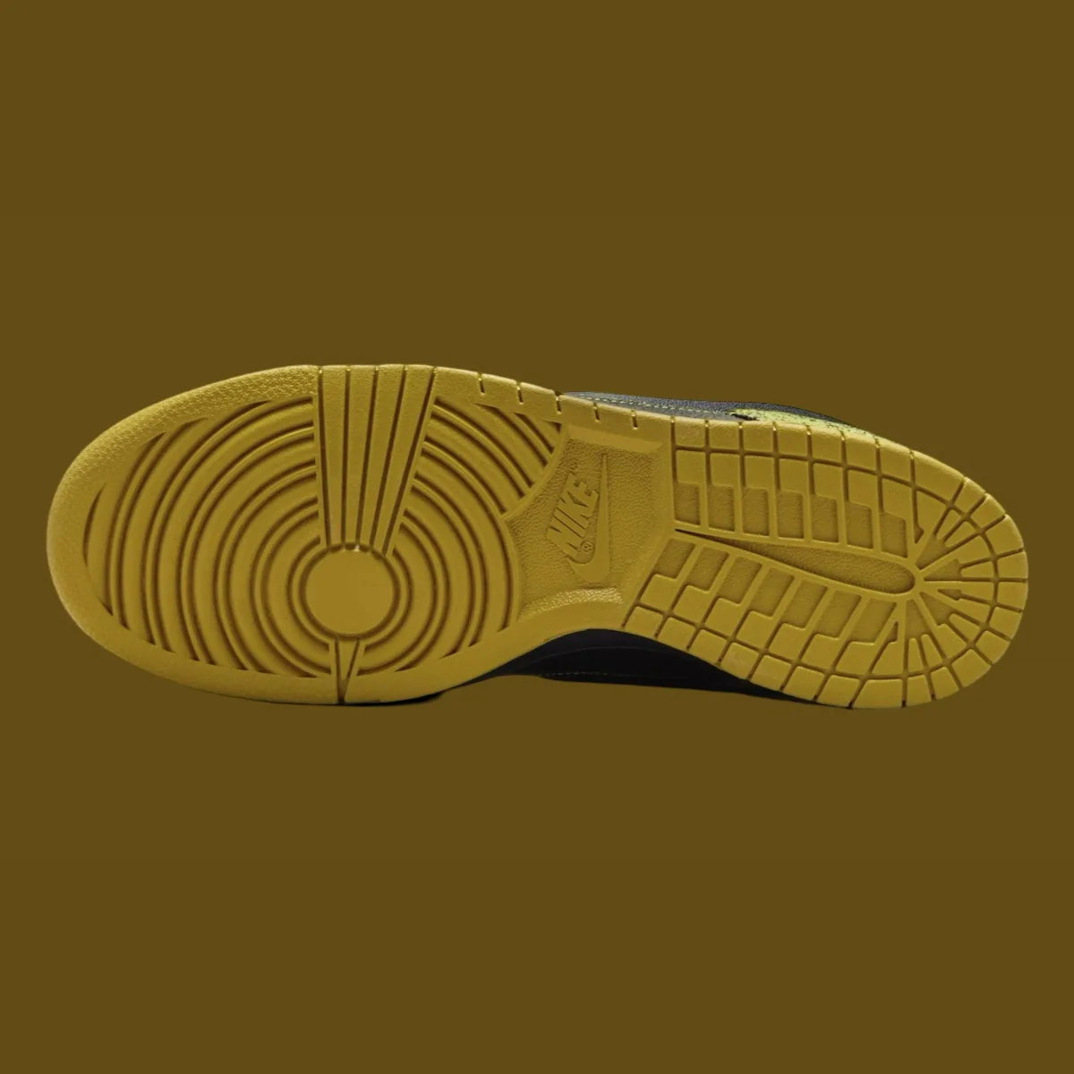 Nike Dunk Low Halloween (2024), shot