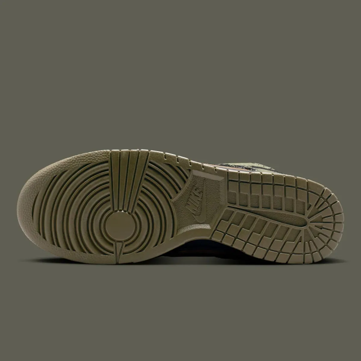 Nike Dunk Low SE Frankenstein, shot