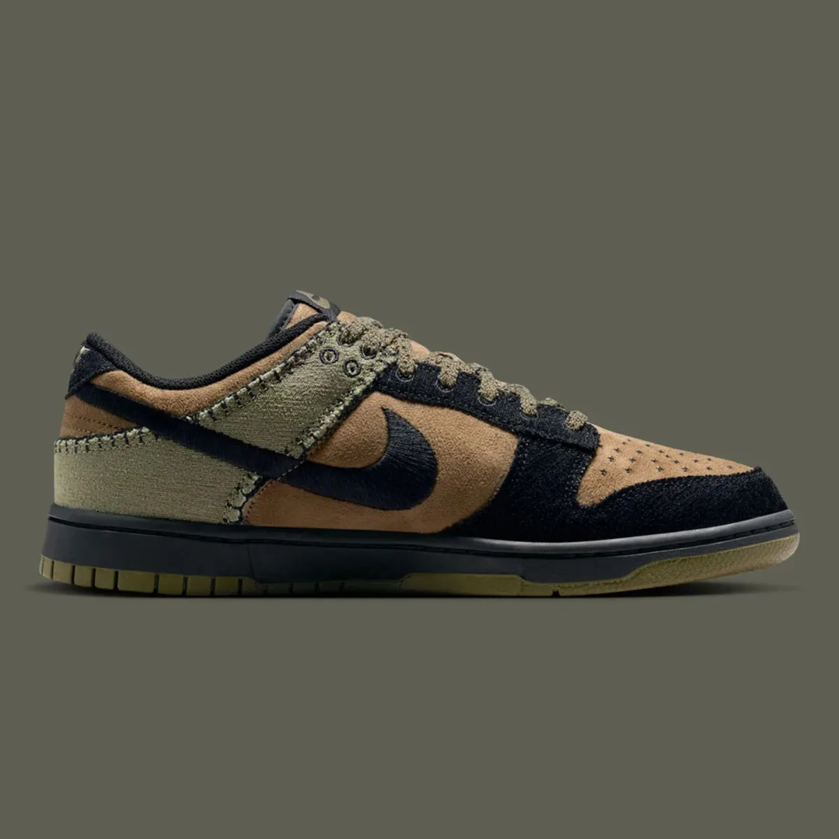 Nike Dunk Low SE Frankenstein, shot